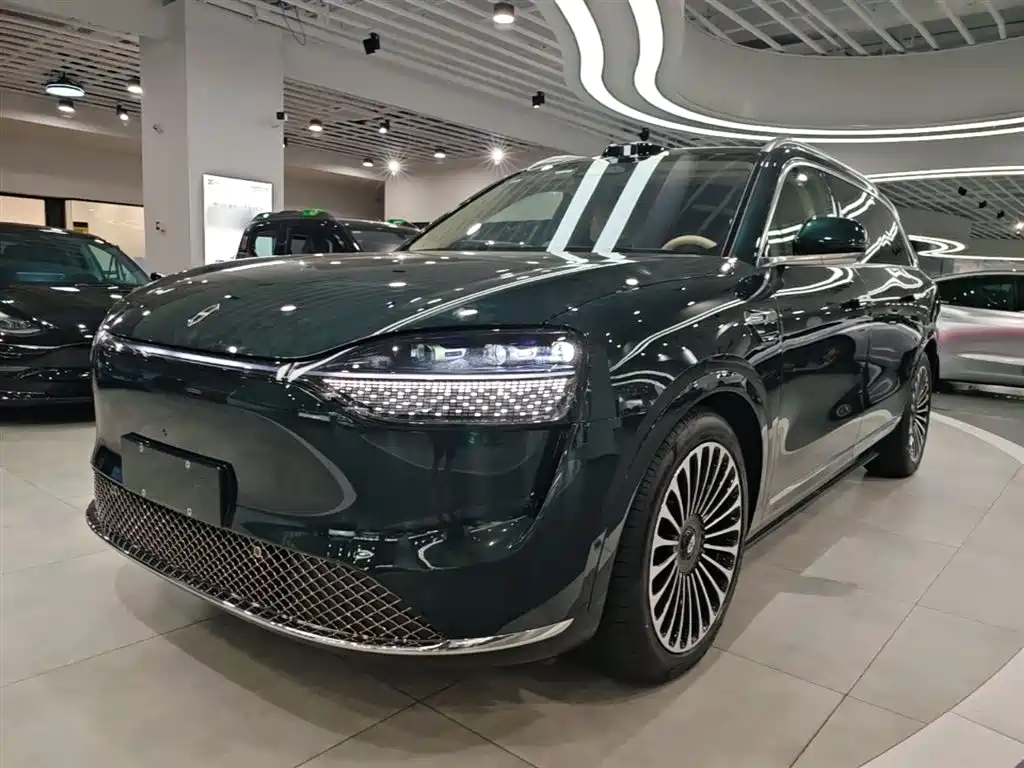 问界M9 2025款 纯电 Ultra版 100kWh 6座版 (192线激光雷达）