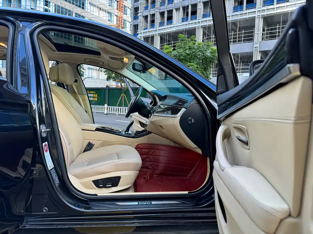 BMW 5 Series — миниатюра 12