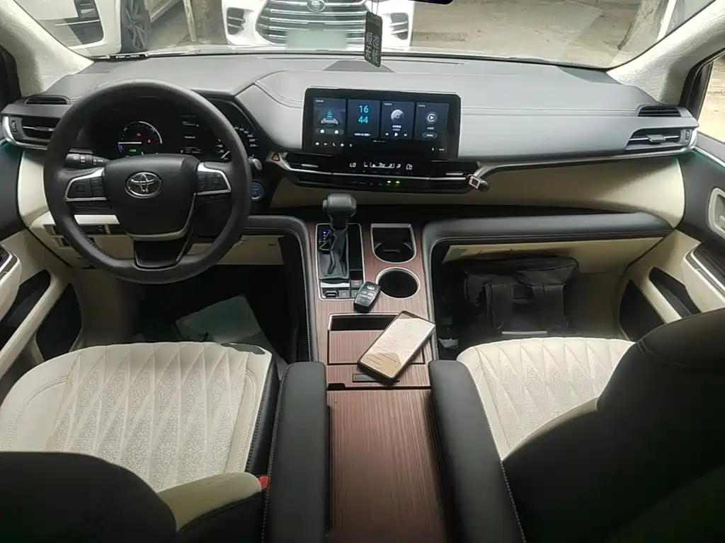 Toyota Sienna — миниатюра 10