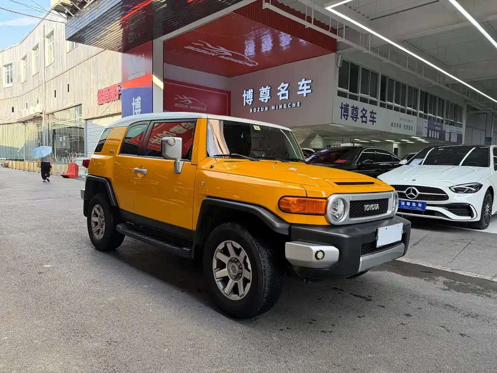 Toyota FJ Cruiser — миниатюра 3