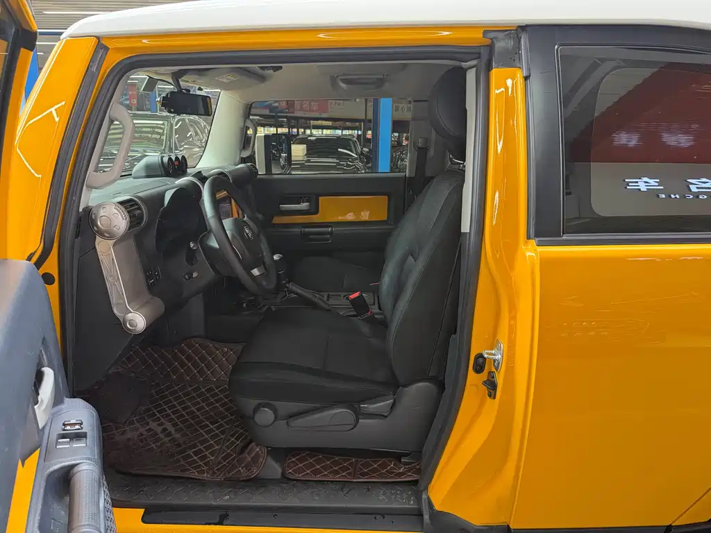 Toyota FJ Cruiser — миниатюра 6