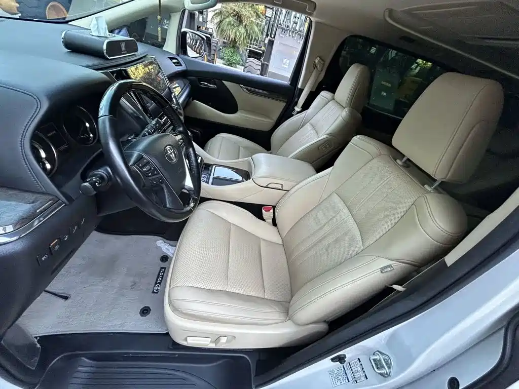 Toyota Alphard — миниатюра 11