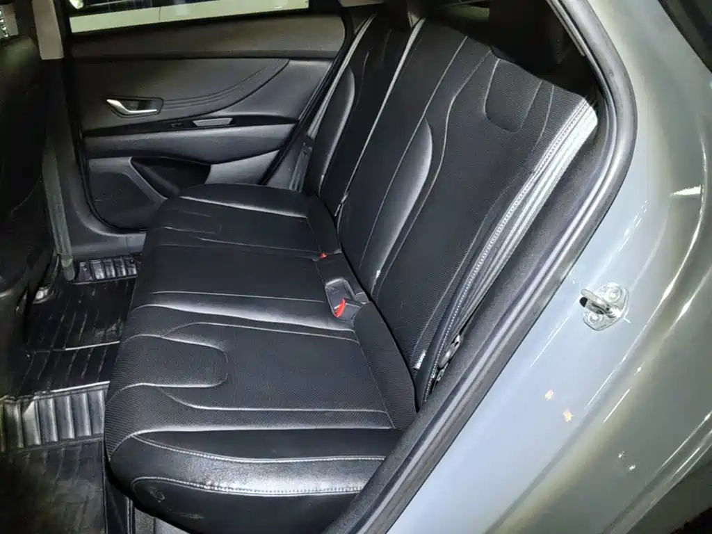 Hyundai Elantra — миниатюра 17