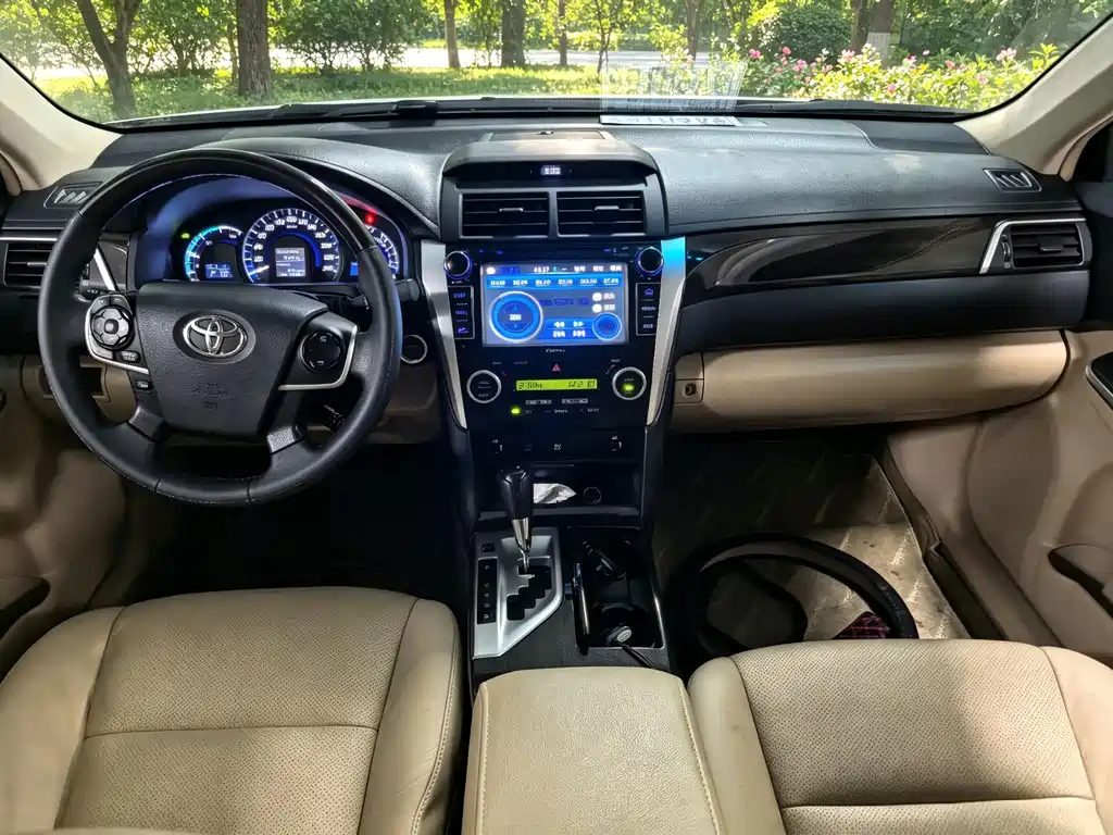 Toyota Camry — миниатюра 3