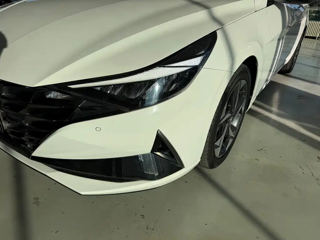 Hyundai Elantra — миниатюра 13