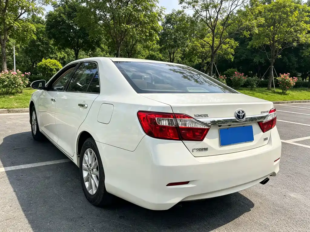 Toyota Camry — миниатюра 9