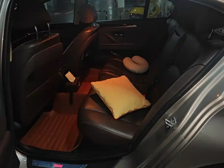 BMW 5 Series — миниатюра 11
