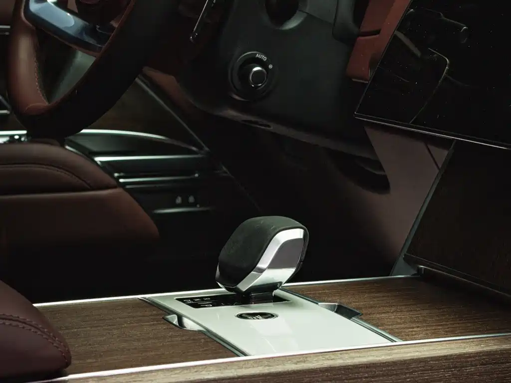 Land Rover Range Rover — миниатюра 17