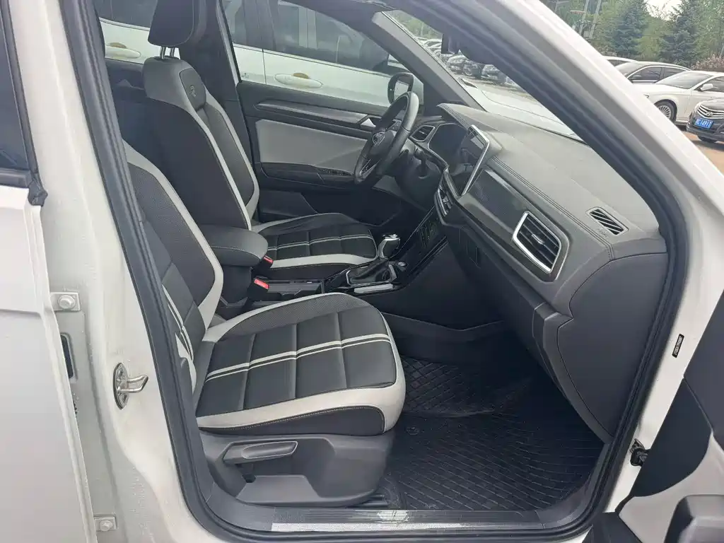Volkswagen T-Roc 2024 300TSI DSG