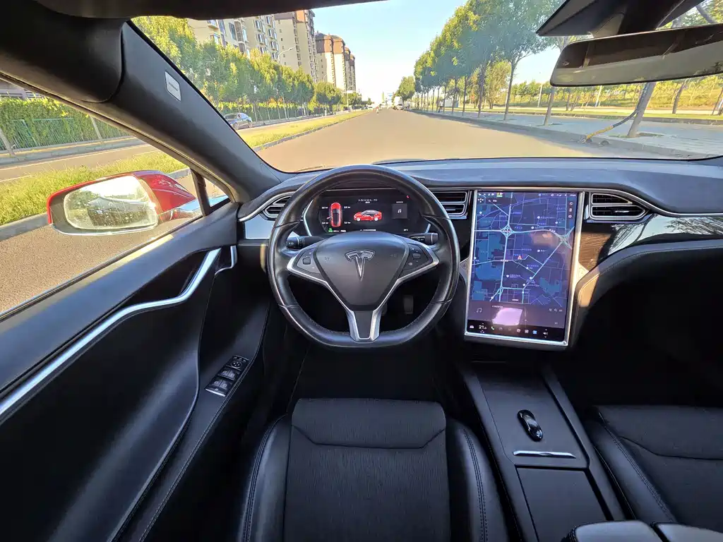 Tesla Model S — миниатюра 12