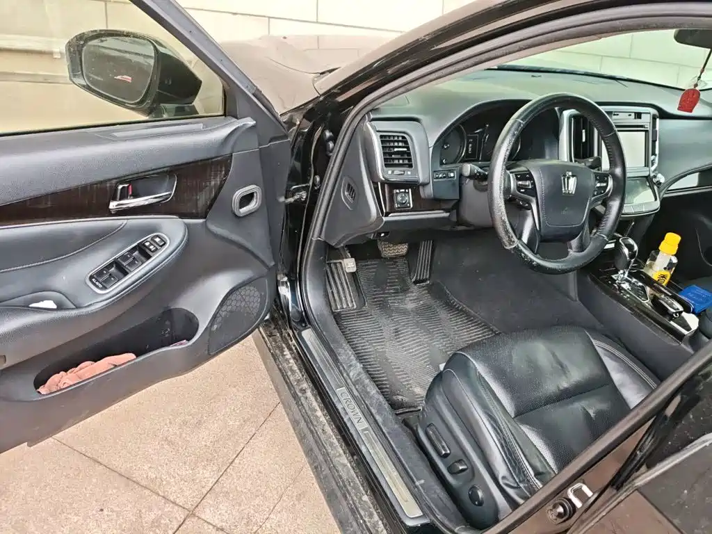Toyota Crown — миниатюра 14