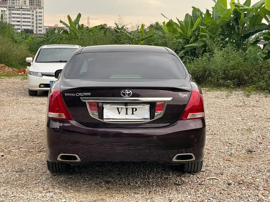 Toyota Crown — миниатюра 8