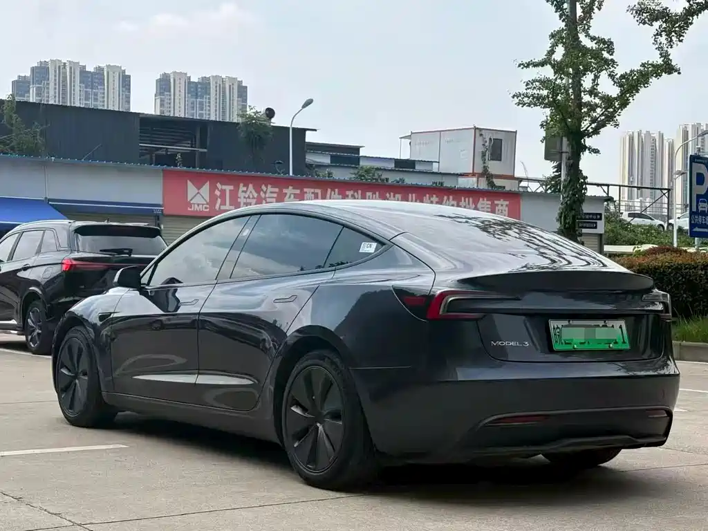 Tesla Model 3 — миниатюра 6