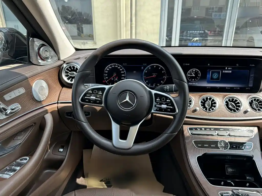 Mercedes-Benz E-Class — миниатюра 12
