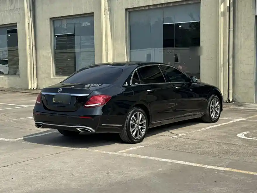 Mercedes-Benz E-Class — миниатюра 10