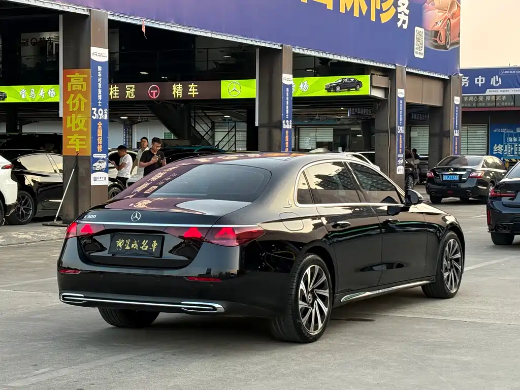 Mercedes-Benz E-Class — миниатюра 18