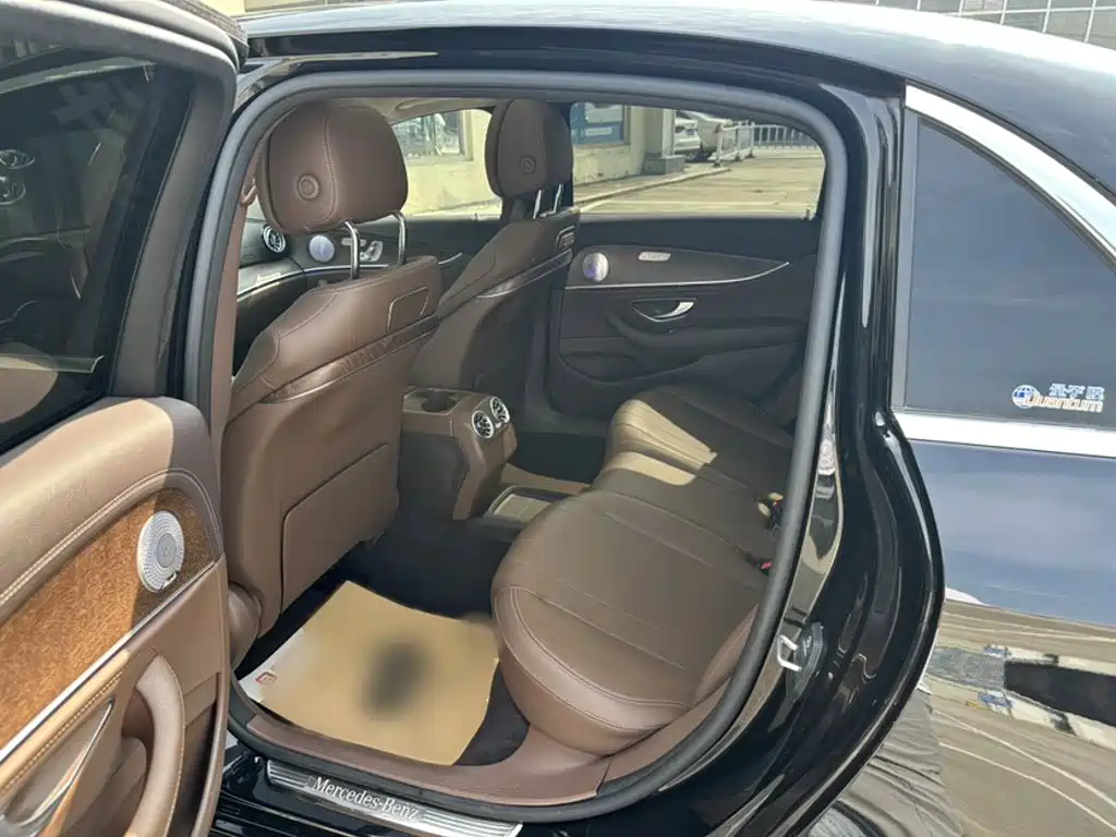 Mercedes-Benz E-Class — миниатюра 2