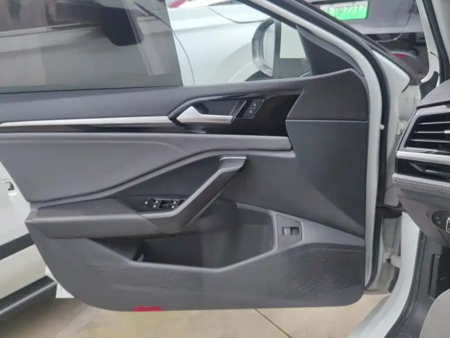Volkswagen Sagitar — миниатюра 7
