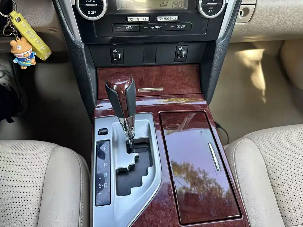 Toyota Camry — миниатюра 11