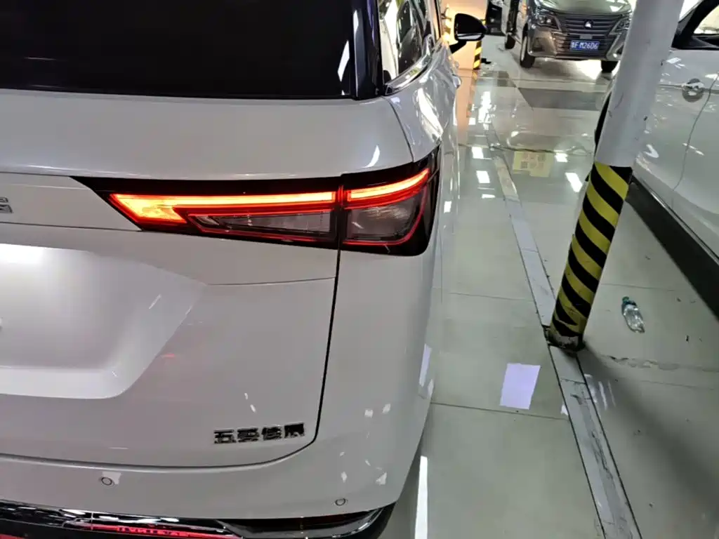 Wuling Jiachen — миниатюра 8