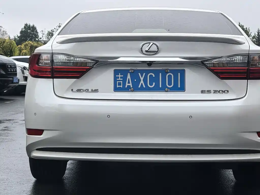 Lexus ES — миниатюра 11
