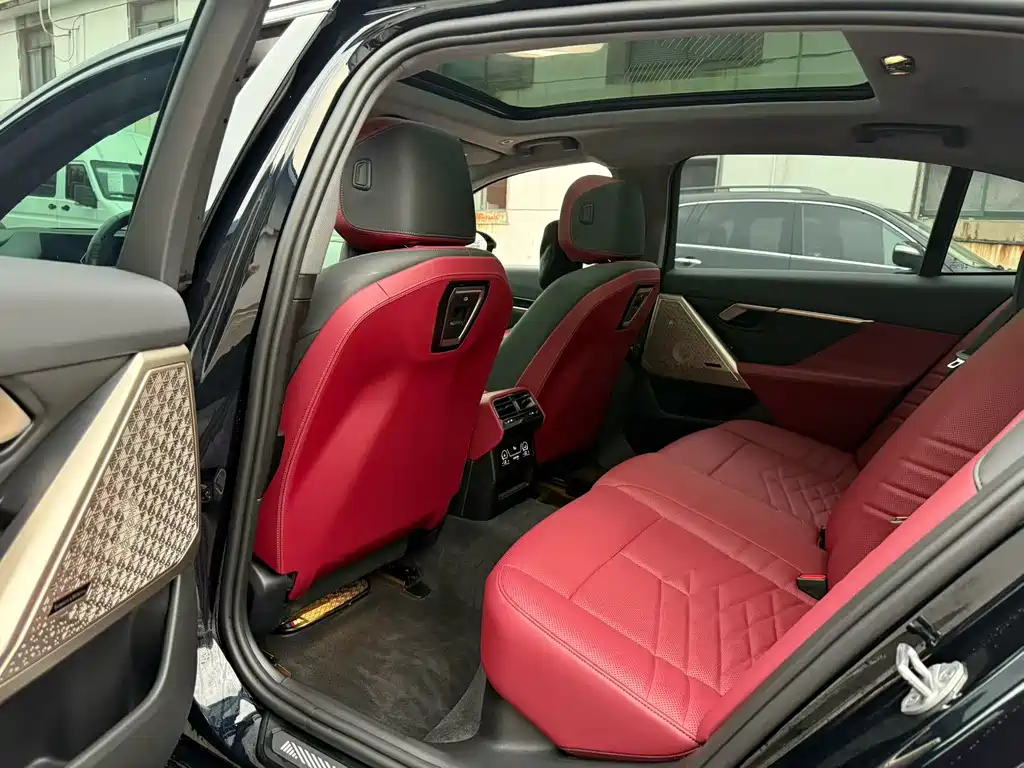 BMW 5 Series — миниатюра 13