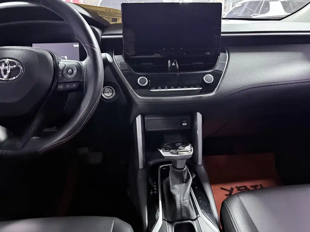 Toyota Corolla Cross — миниатюра 12