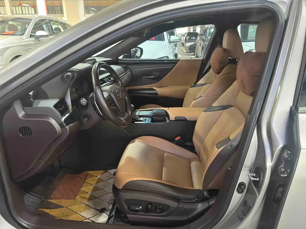 Lexus ES 2020 300h