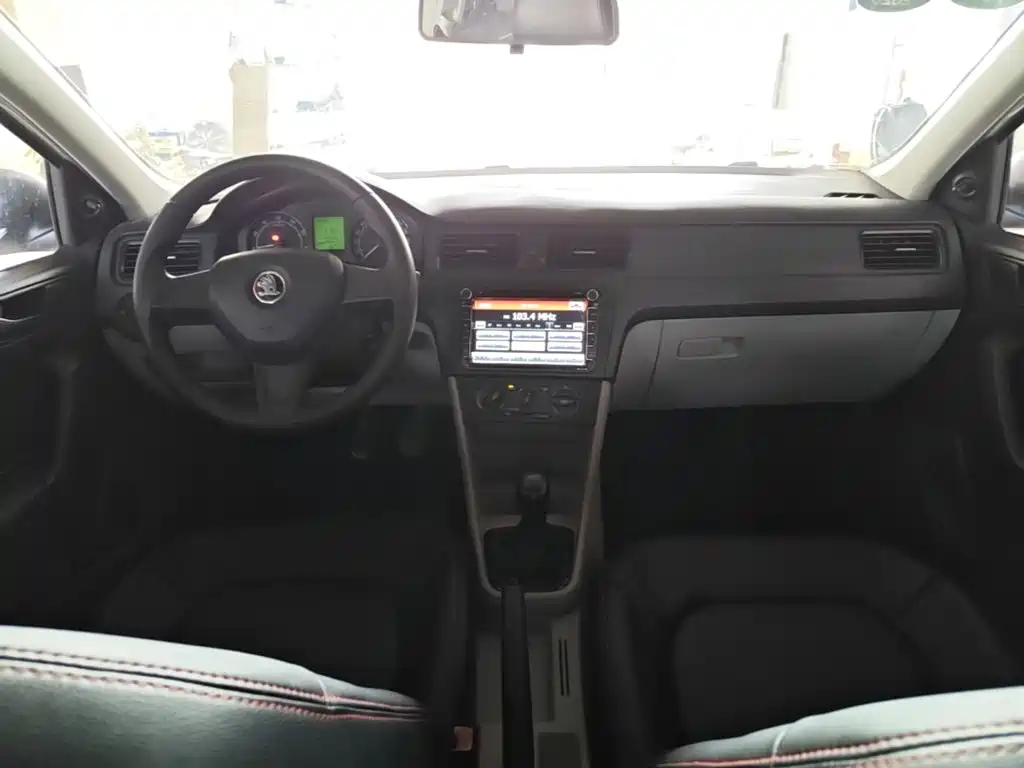 Skoda Rapid — миниатюра 10