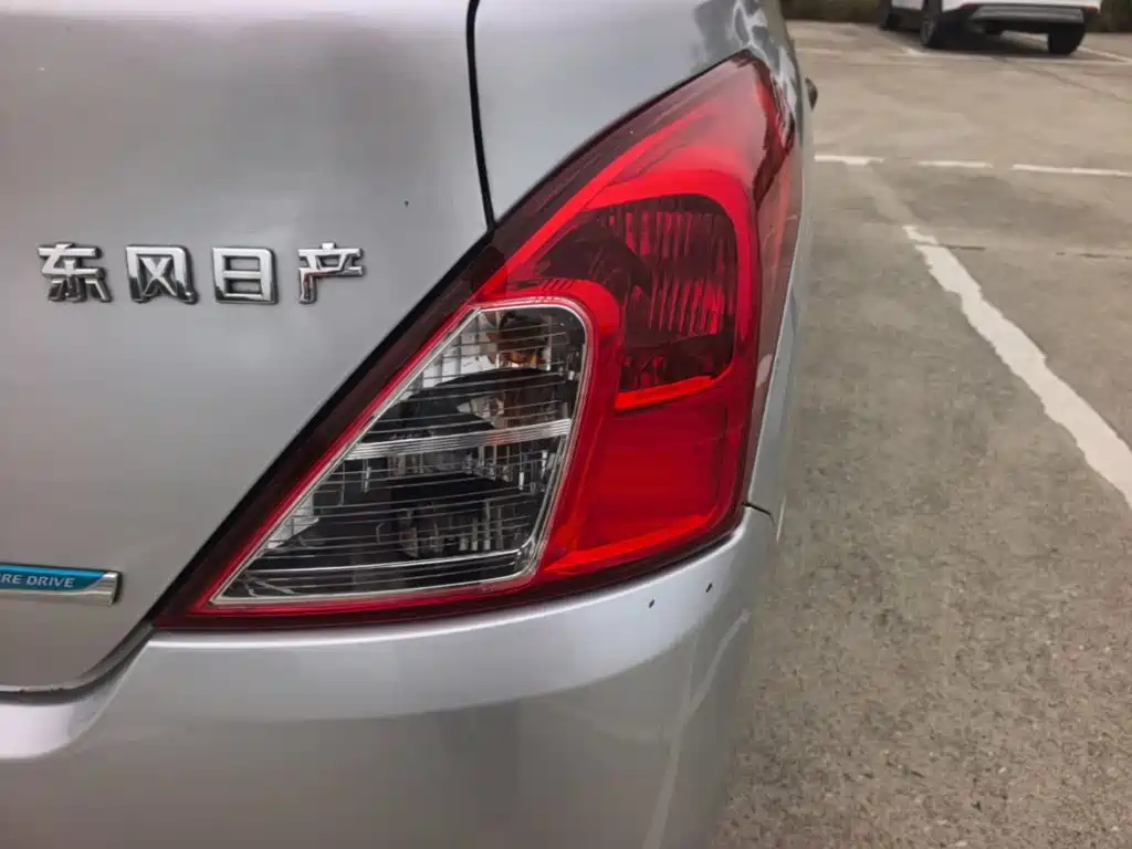 Nissan Sunny — миниатюра 8
