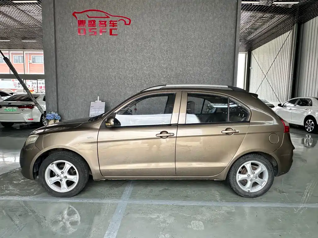 BYD Xia N7 N7 2013 1.3L MT Luxury