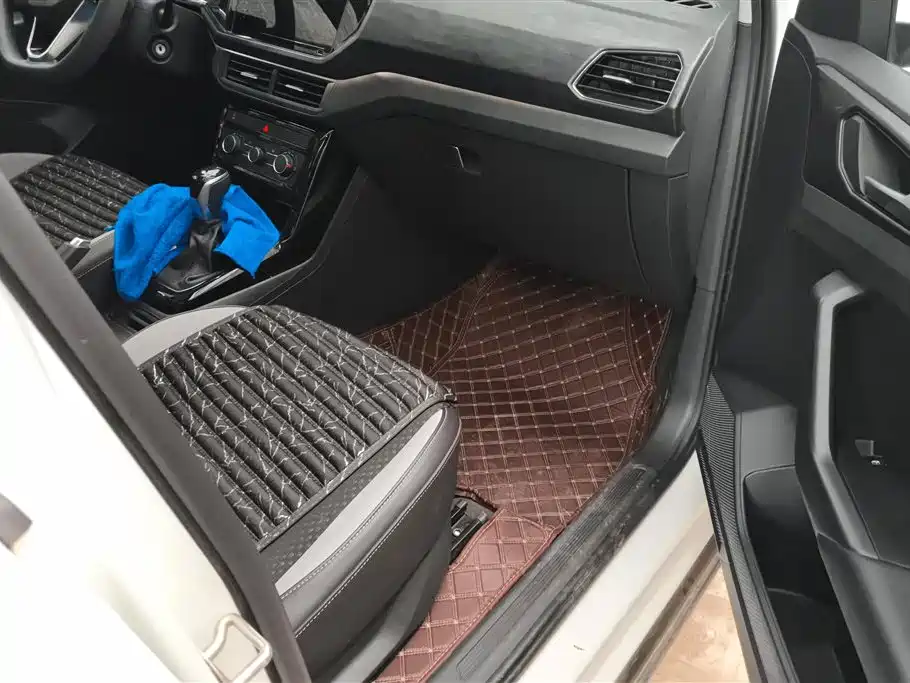 Volkswagen Tacqua 2020 1.5L AT