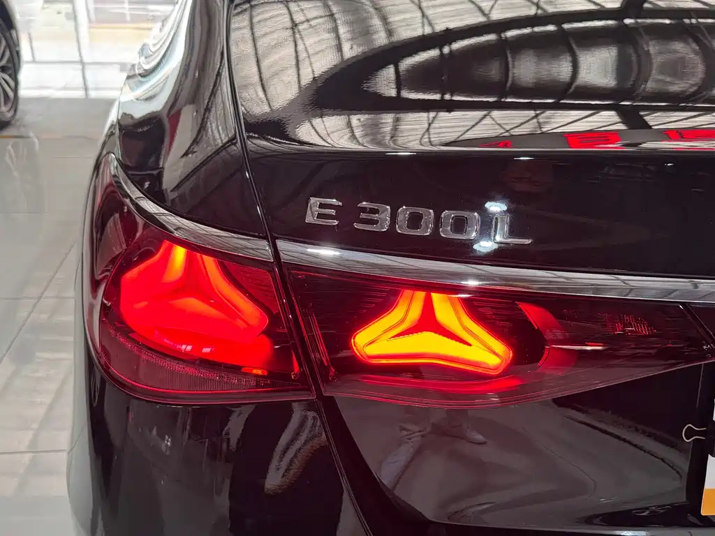 Mercedes-Benz E-Class — миниатюра 23