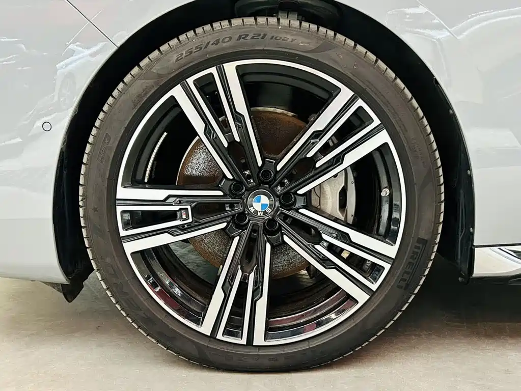 BMW 7 Series — миниатюра 26