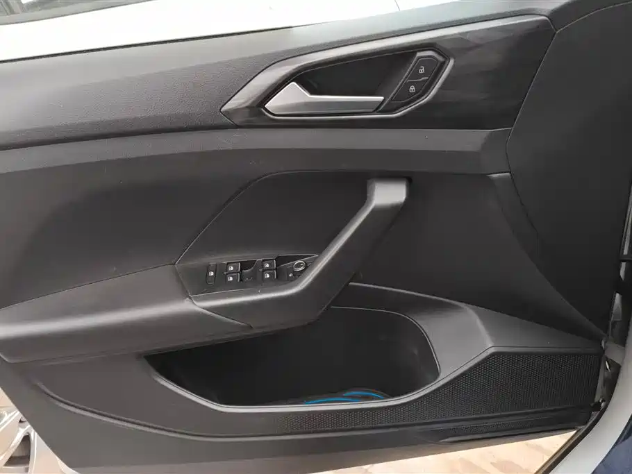 Volkswagen Tacqua 2020 1.5L AT