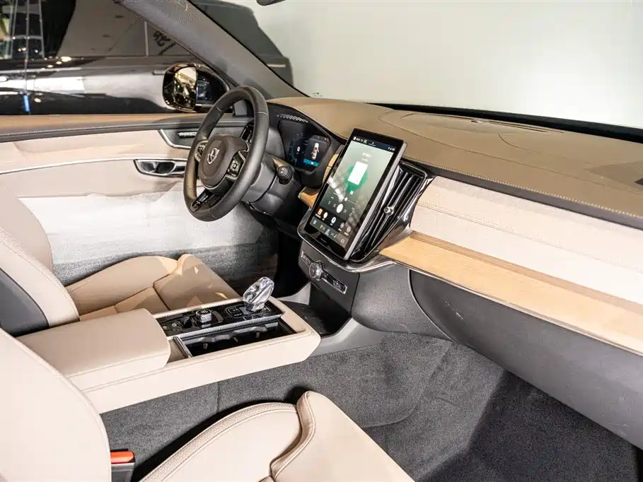 Volvo XC90 2025 T8 Luxury 7 мест