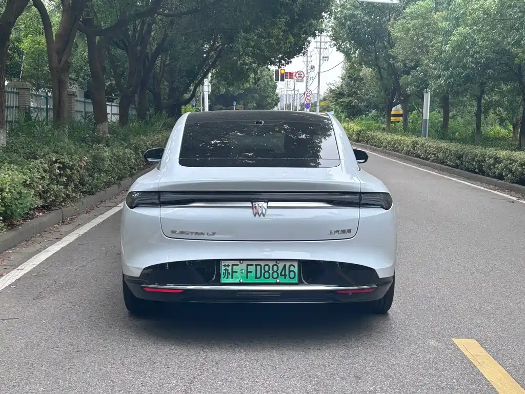 Buick Electra L7 — миниатюра 3