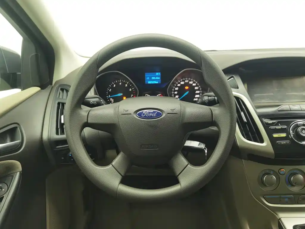 Ford Focus — миниатюра 11