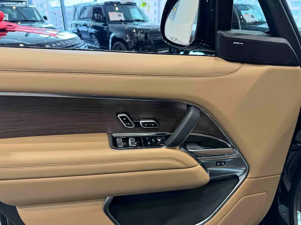 Land Rover Range Rover — миниатюра 5