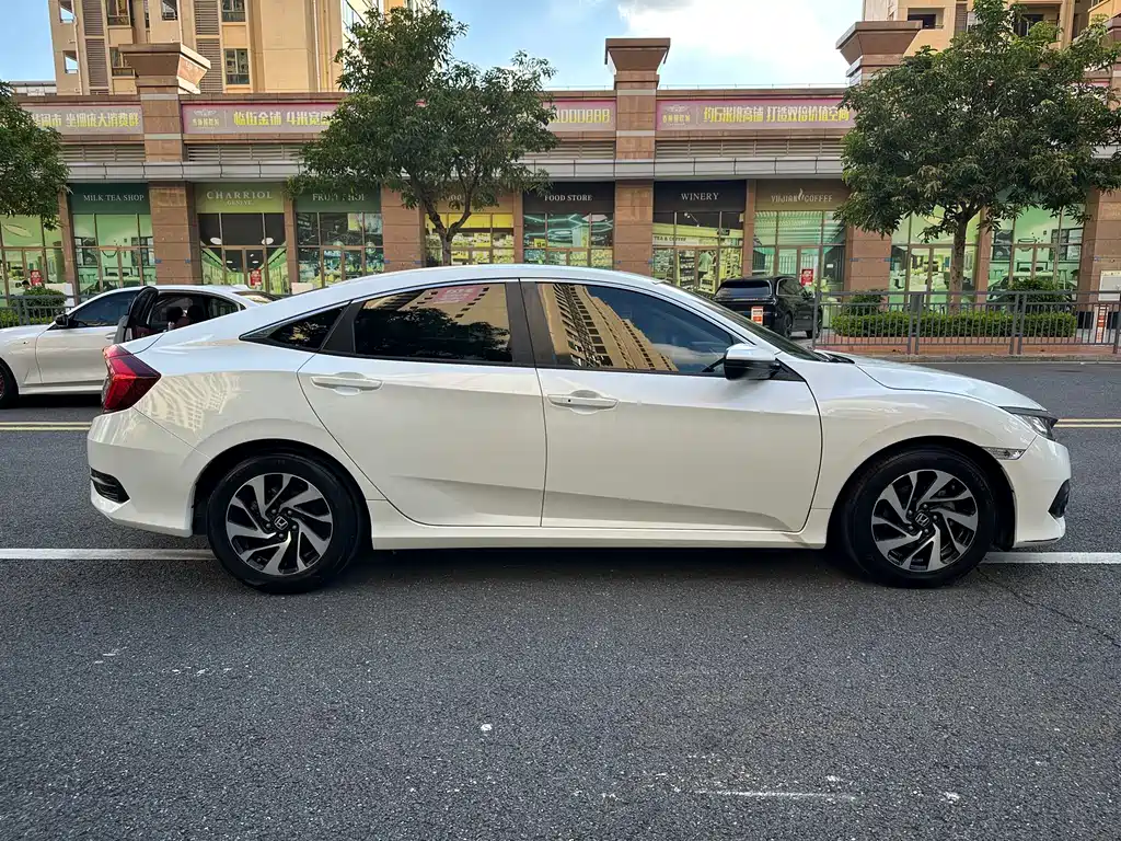 Honda Civic 2016 220TURBO CVT Luxury