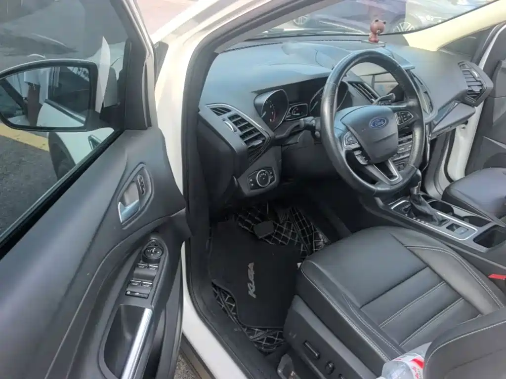 Ford Kuga — миниатюра 16