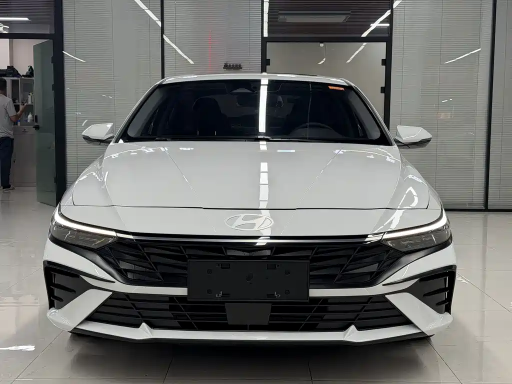Hyundai Elantra — миниатюра 2