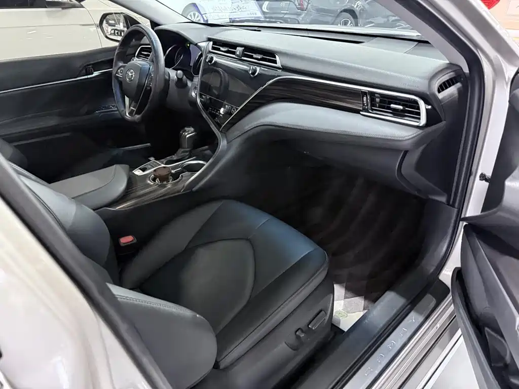 Toyota Camry — миниатюра 16