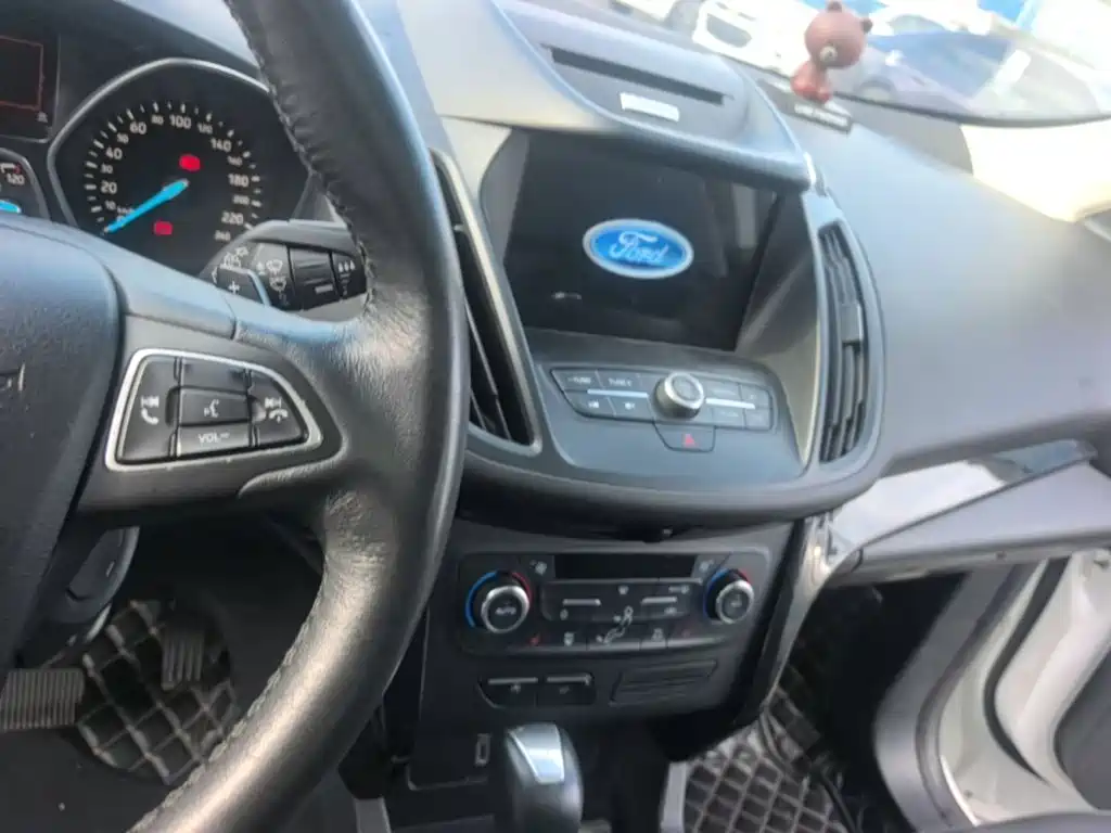 Ford Kuga — миниатюра 10