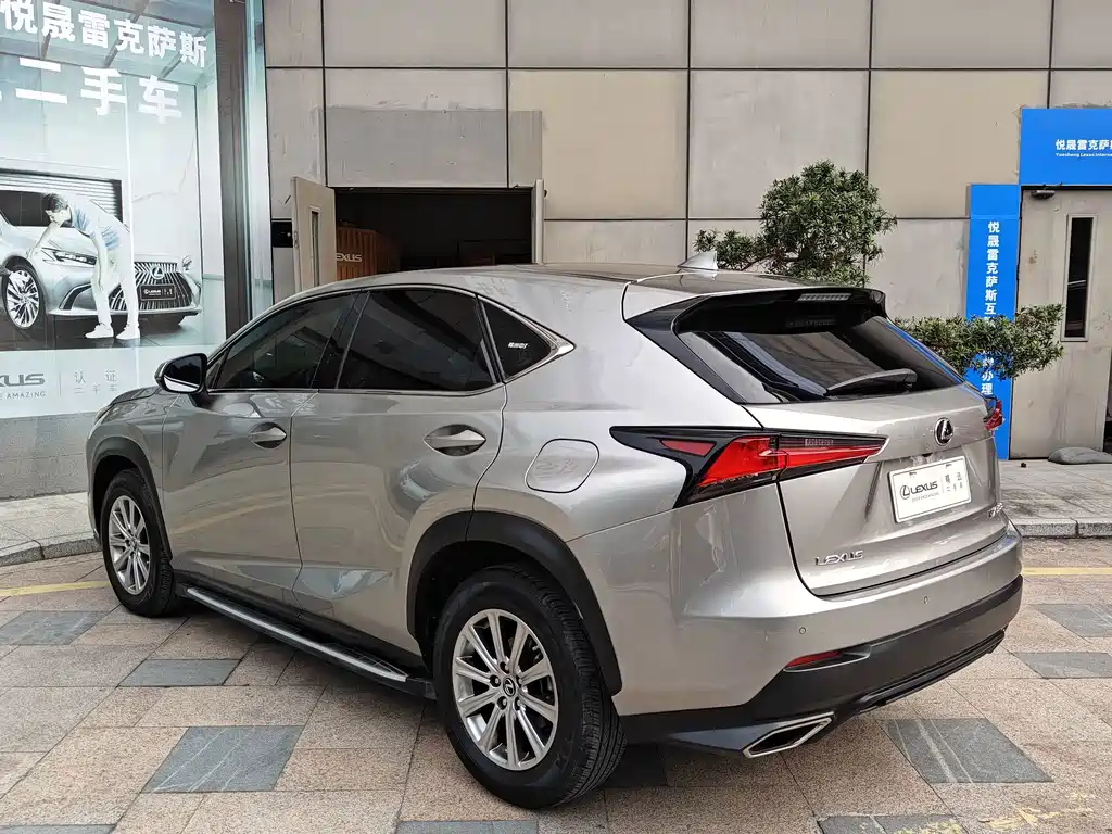 Lexus NX 2018 300