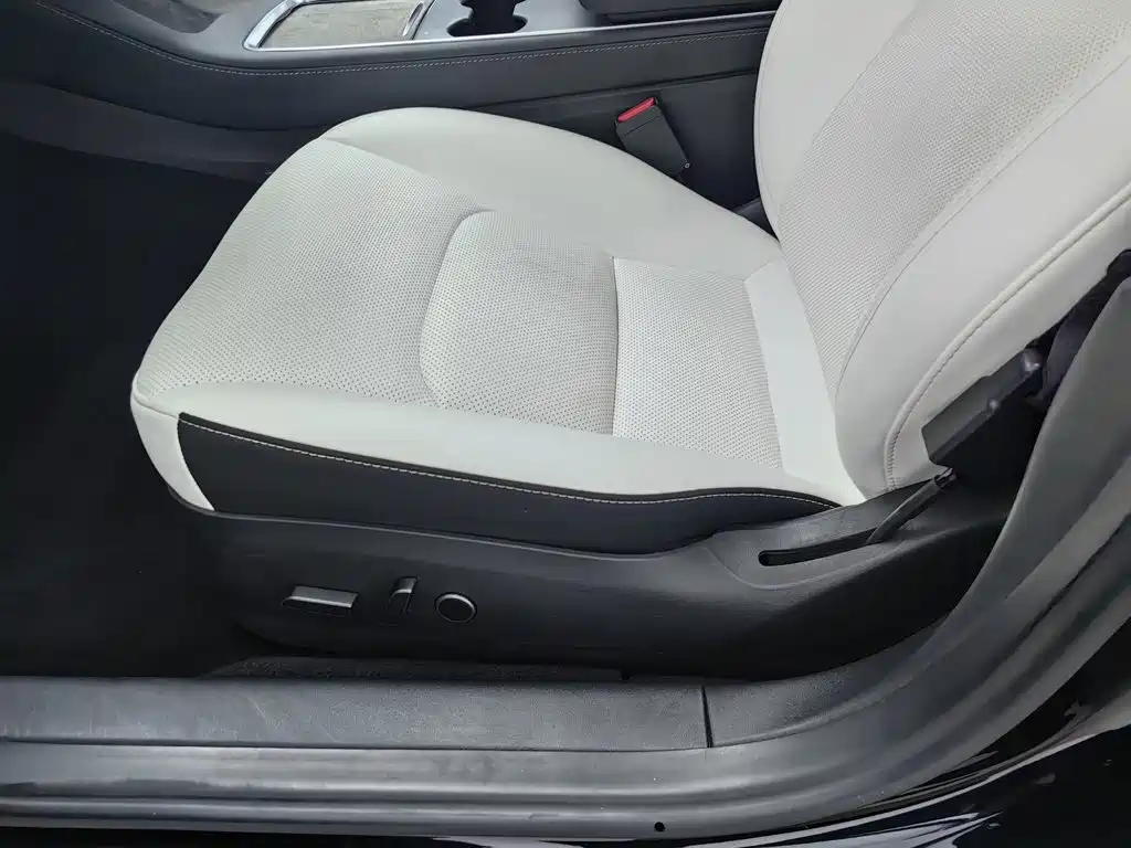 Tesla Model 3 — миниатюра 20