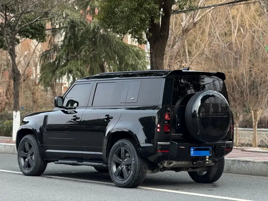LAND ROVER DEFENDER