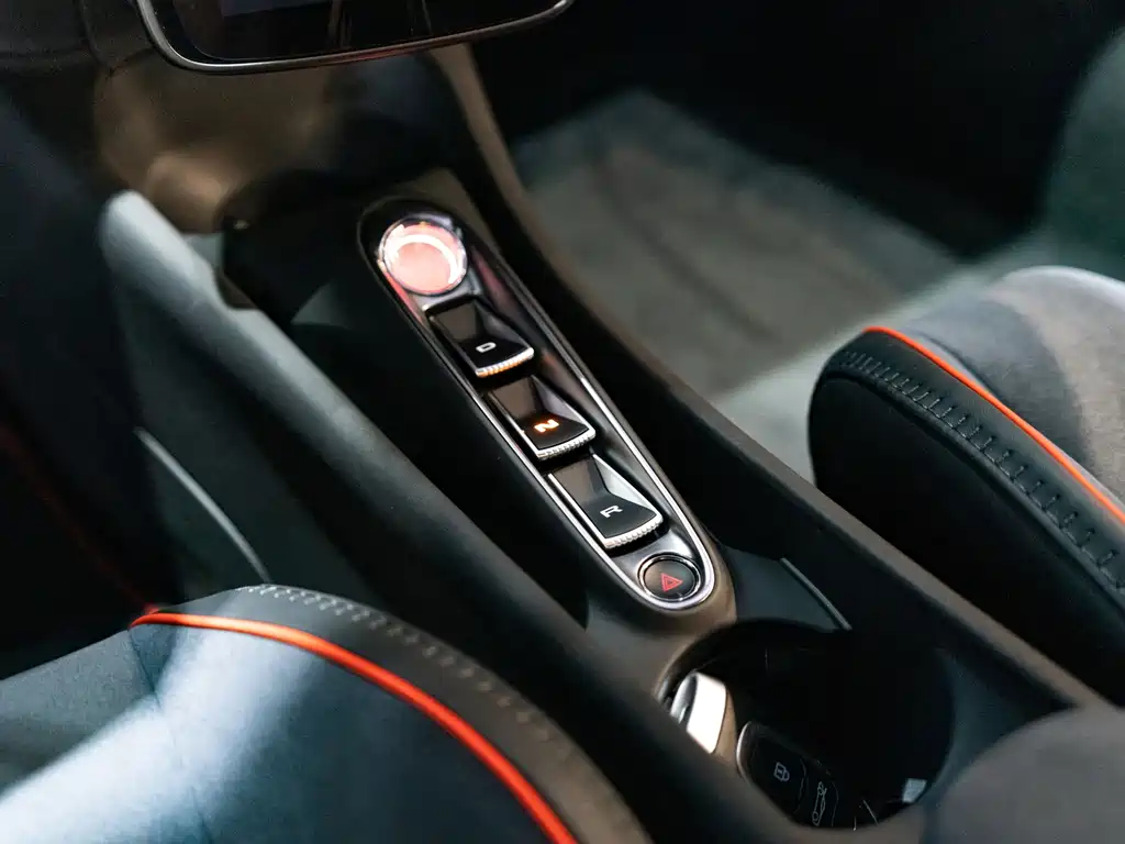 McLaren Artura — миниатюра 15
