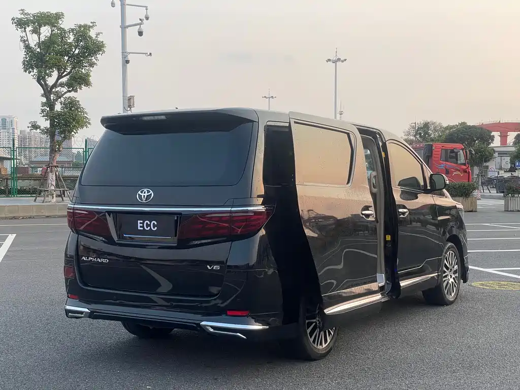 Toyota Alphard 2011 3.5L Luxury