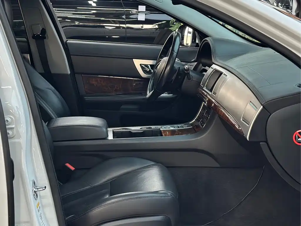 Jaguar XF 2014 XF 2.0T Luxury